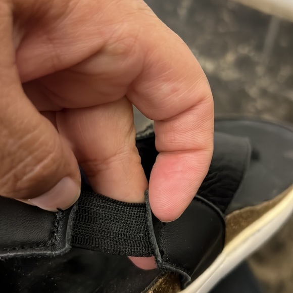 A7EIJĒ black thong sandals - Picture 7 of 7